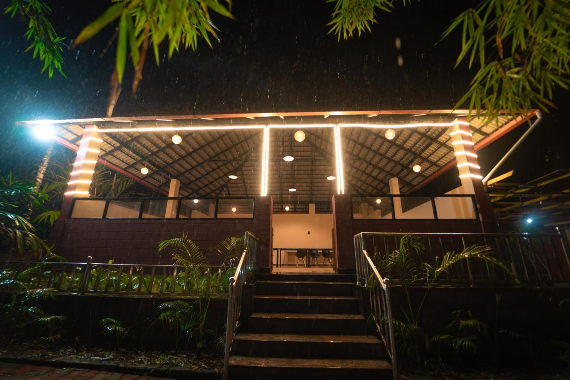 Kingmaker'S Plantation With River Stream Madikeri Exterior foto